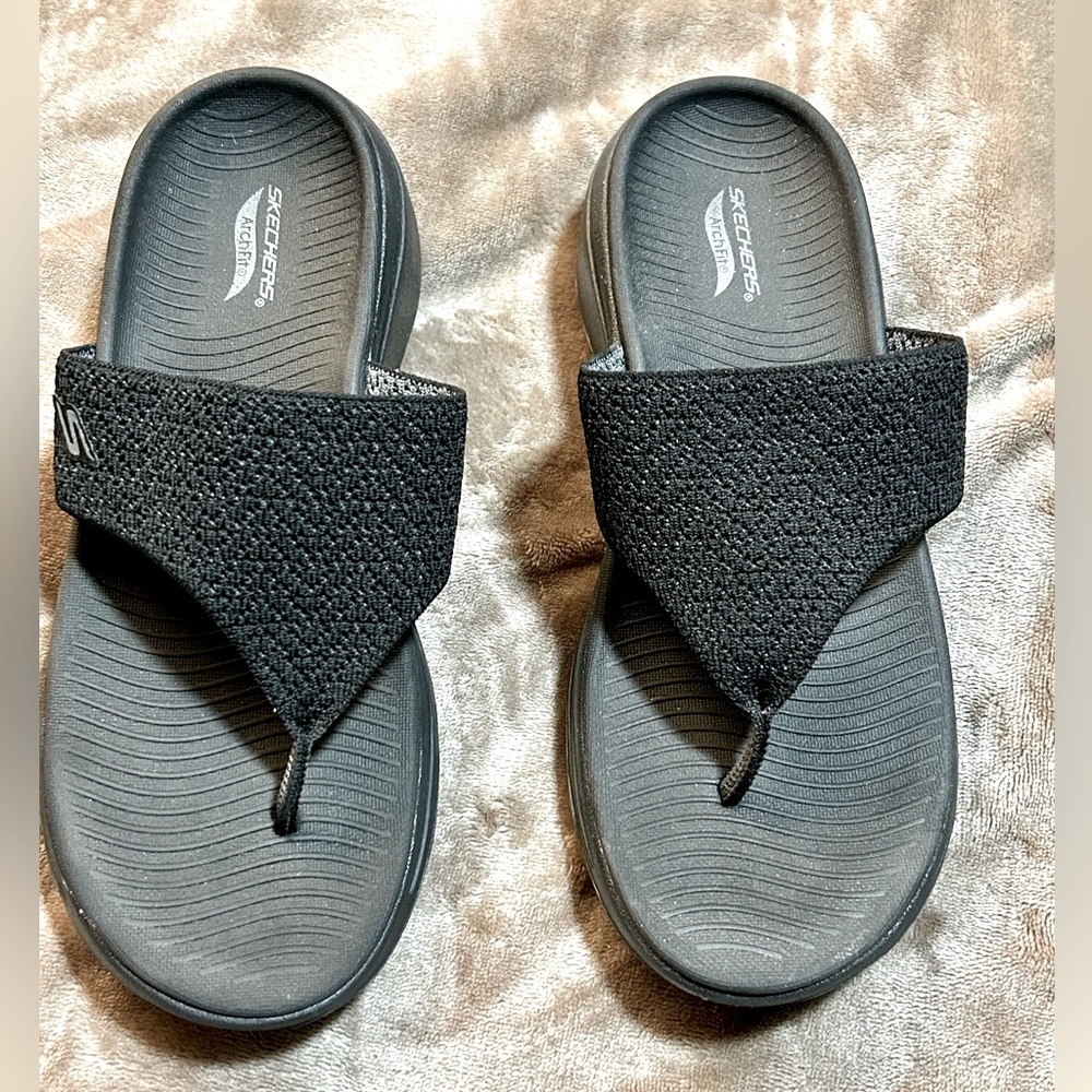 Skechers Archfit Black size 9